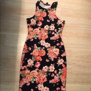 Pretty flowery body con dress